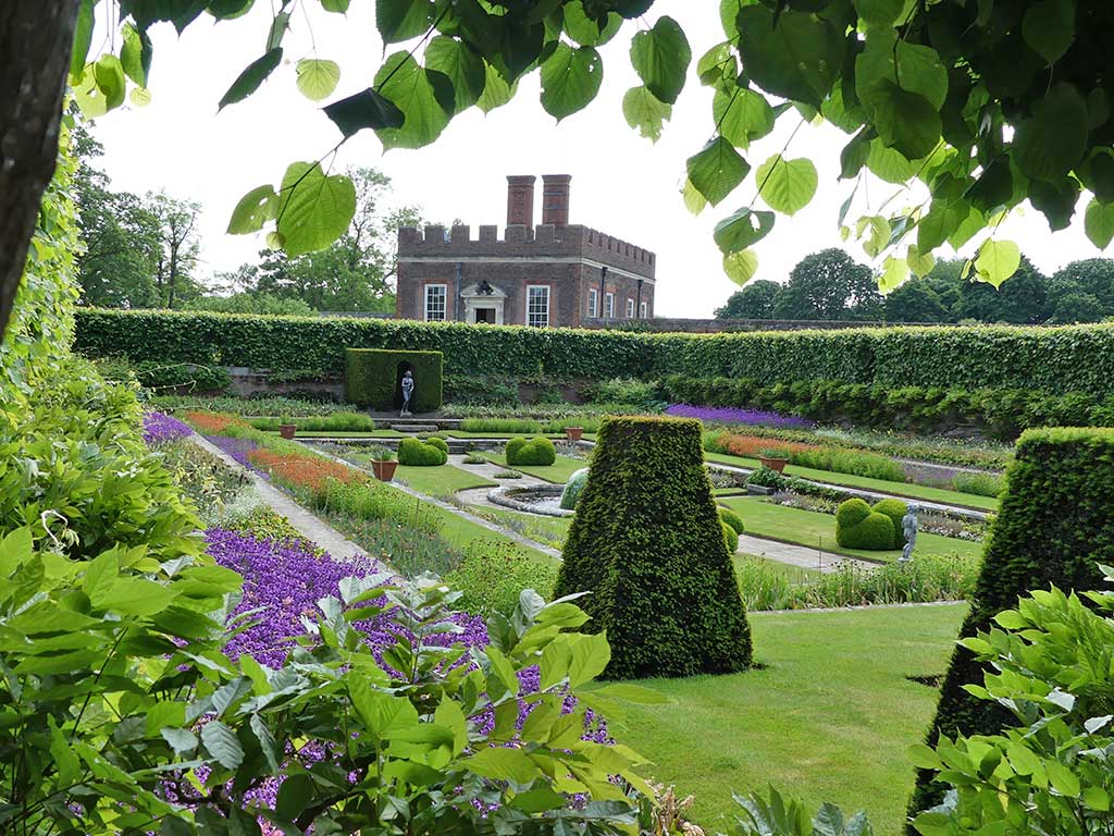 English Gardens Grand Estates & Cottage Gardens